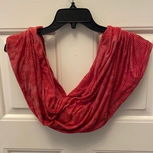 Nike dri-fit infinity scarf/wrap, red w striped pattern